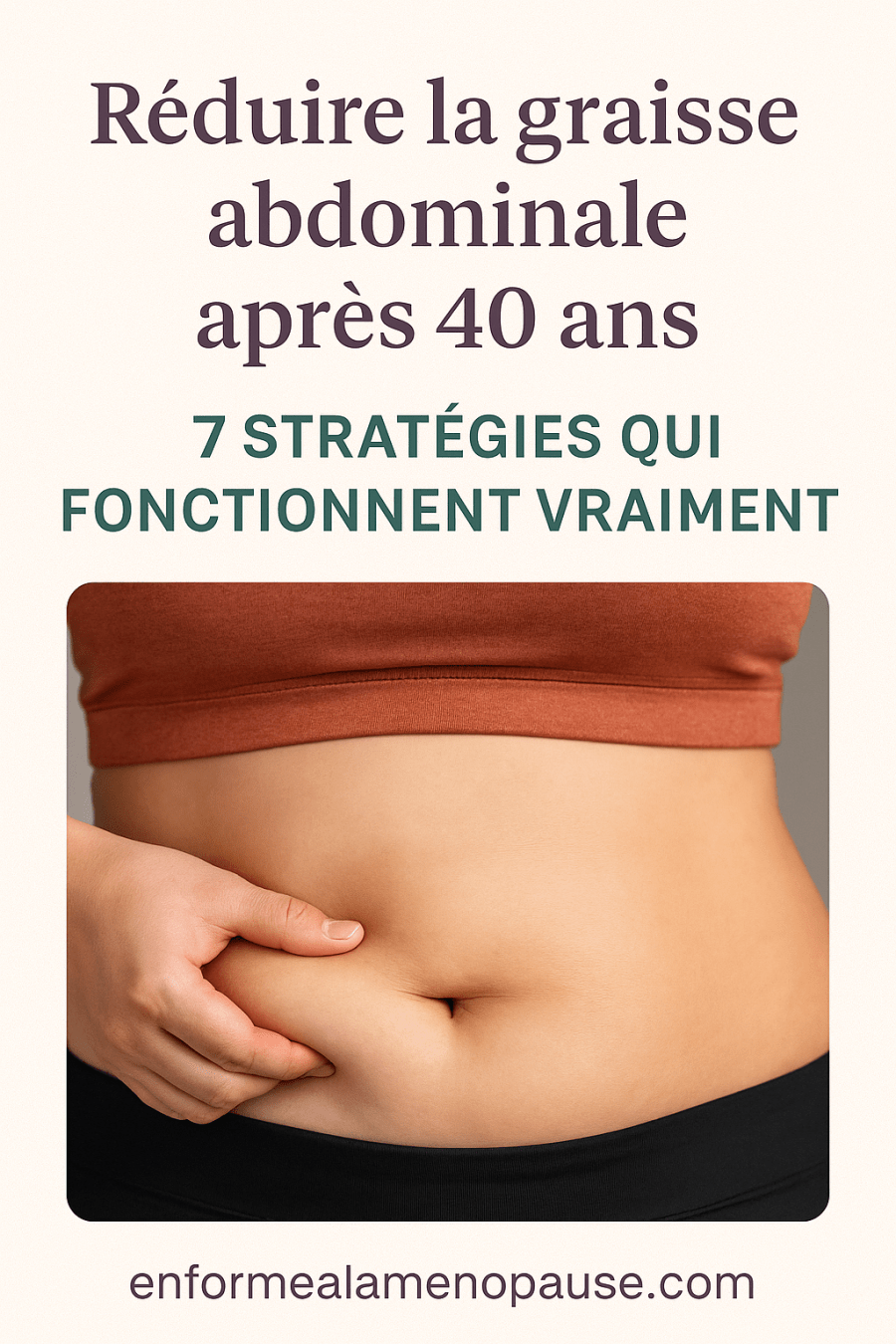 Femme pinçant sa graisse abdominale, illustration réaliste des effets de la ménopause sur le ventre après 40 ans